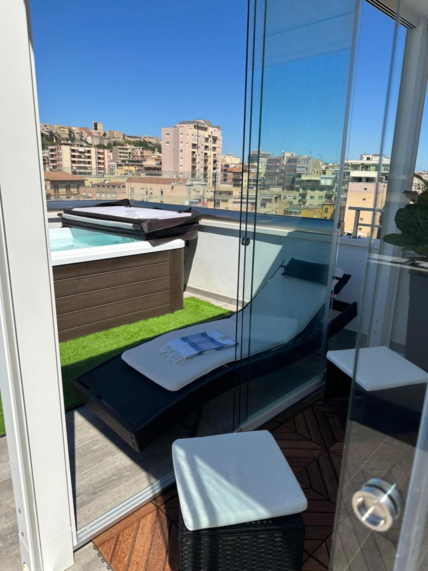 18 Dante Luxury Suites Cagliari Exteriér fotografie